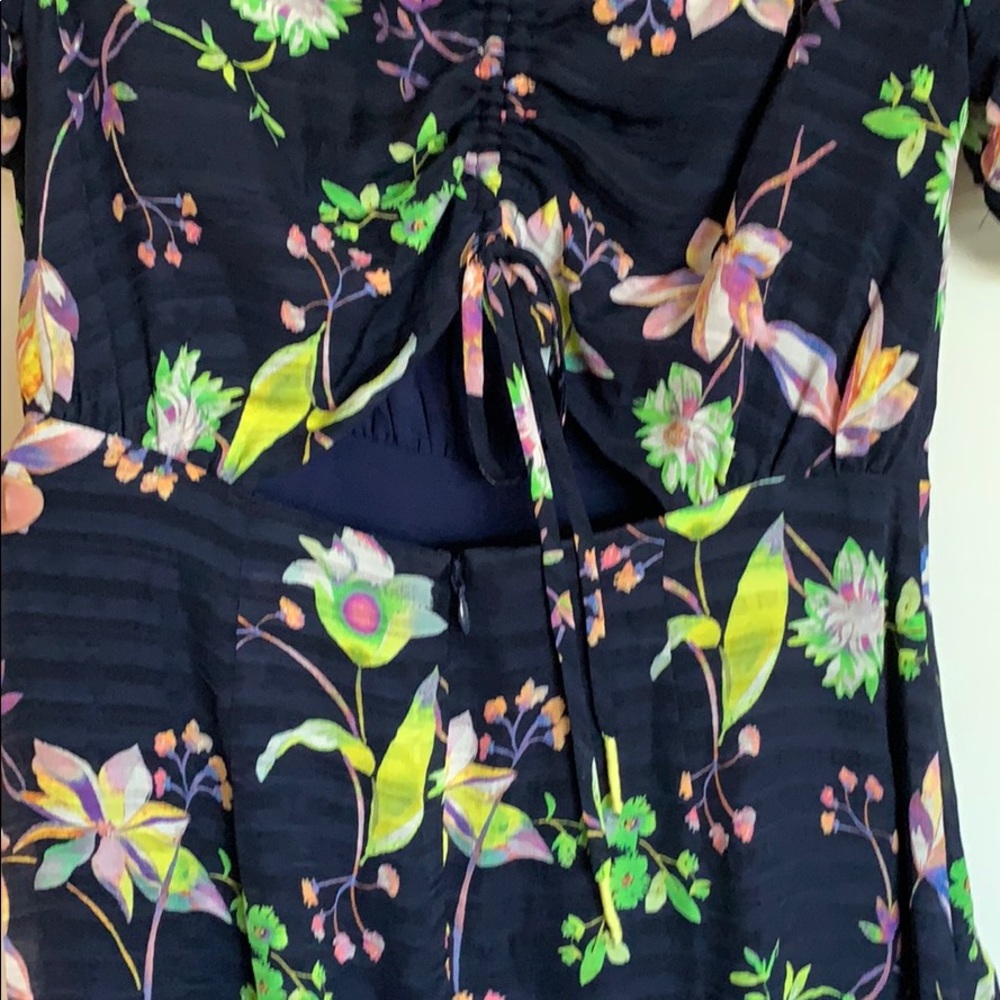 Dress - Picture 6 of 8